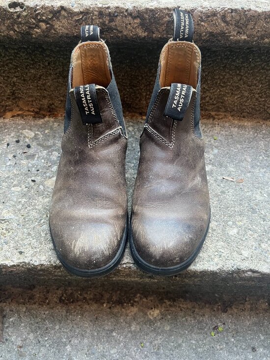 Blundstone Shoes - Negotiable - Blundstone Women Chelsea Boots - size 8 US